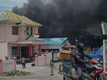 Kebakaran Hanguskan 2 Rumah di Dekat Kantor Desa Uloe Bone