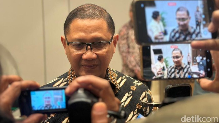 Kepala Dinas Pendidikan Jawa Timur Aries Agung Paewai