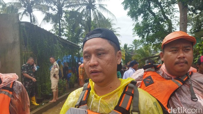 Temui Korban Banjir, Ketua DPRD Pandeglang Desak Pemkab Cari Solusi