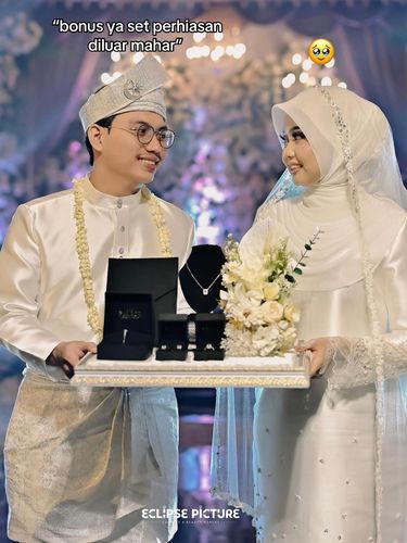 Mahar unik viral di TikTok, berupa Logam Mulia 21 gram, 11 USD, dan 2000 Ringgit mencuri perhatian warganet. Mahar yang sesuai dengan tanggal lahir pengantin wanita ini tuai banjir pujian dari warganet.