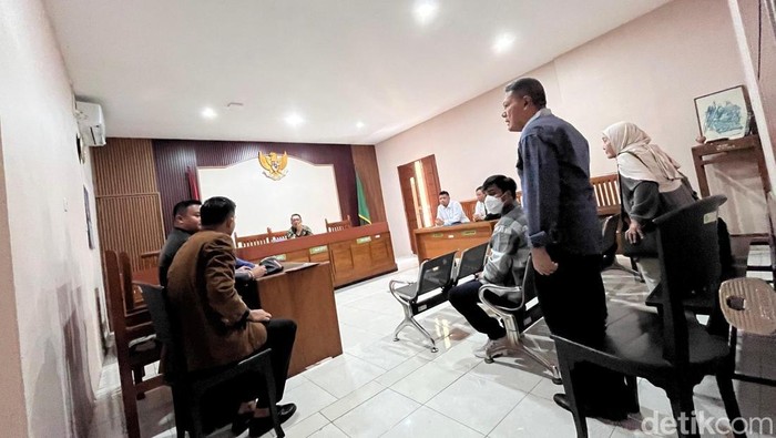 Mediasi gugatan penelantaran anak antara Ressa dengan pihak Denada di PN Banyuwangi.