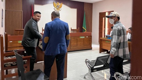 Mediasi gugatan penelantaran anak antara Ressa dengan pihak Denada di PN Banyuwangi.