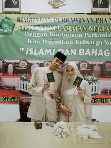 Viral Menikah di KUA Tanpa Resepsi, Foto Estetik Pasangan Ini Bikin Salfok