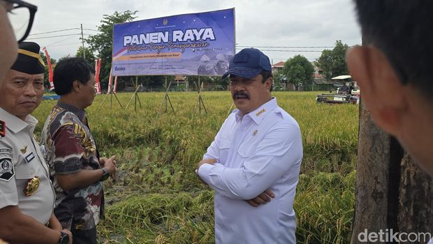 Menteri Imipas Agus Andrianto panen ikan nila hingga lepas bibit lele di Lapas Cirebon