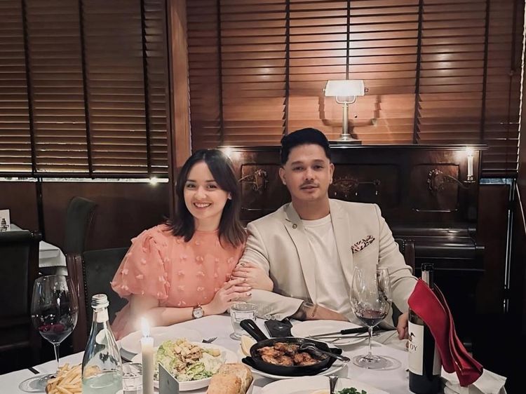 Mesra! Joanna Alexandra Makan Steak dan Es Krim bersama Tunangannya
