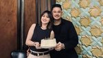 Mesra! Joanna Alexandra Makan Steak dan Es Krim bersama Tunangannya