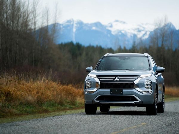 Wujud Mitsubishi Outlander PHEV Terbaru, Makin Ramah Lingkungan