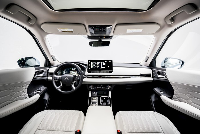 Wujud Mitsubishi Outlander PHEV Terbaru, Makin Ramah Lingkungan