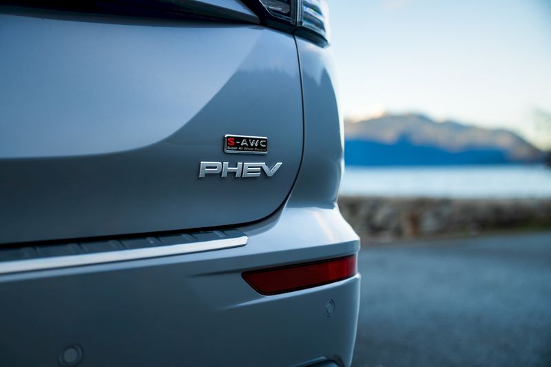 Mitsubishi Outlander PHEV 2026