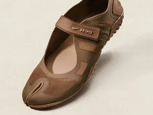 Ini Sepatu Kolaborasi Nike dan Kim Kardashian, Disebut Mirip Kaki Iblis