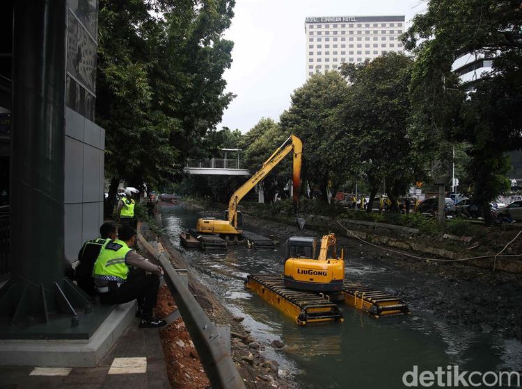 Pengerukan Sungai Setiabudi Jadi Langkah Dini Cegah Banjir Jakarta