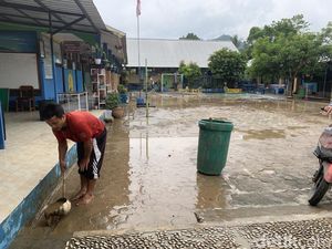 Sekolah Terendam Banjir, 387 Siswa SD di Sekotong Diliburkan