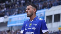 Terakhir, ada tiga nama yang mengoleksi masing- masing satu gol, yaitu Patricio Matricardi, Berguinho, dan Febri Hariyadi (sekarang dipinjamkan ke Persis Solo). (Foto: Persib Bandung)