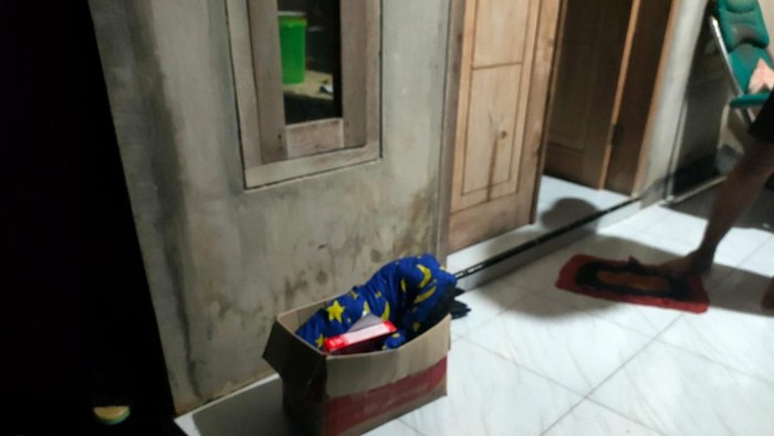 Penemuan bayi di teras pensiunan polisi Banyuwangi