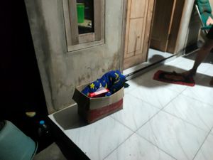 Bayi dalam Kardus Mi Instan Tergeletak di Teras Rumah Pensiunan Polisi