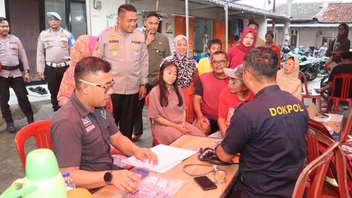 Kapolresta Tangerang Turunkan Tim Medis di Lokasi Banjir Jayanti