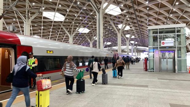 Penumpang Kereta Cepat Whoosh mulai padati Stasiun Halim. (Dok. KCIC)