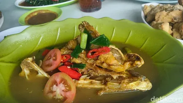 Pindang Gombyang kepala ikan manyung kuliner khas Indramayu. Pindang Gombyang kepala ikan manyung kuliner khas Indramayu.
