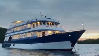 Kapal Pesiar Karam Tabrak Terumbu Karang Raja Ampat