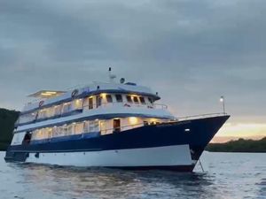 Kapal Pesiar Karam Tabrak Terumbu Karang Raja Ampat