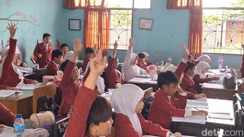 Suasana 5 hari sekolah di SDN 7 Mataram, awal pekan lalu.