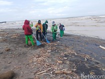 Traveler Perhatikan! MUI Sebut Buang Sampah ke Sungai, Danau, dan Laut Hukumnya Haram