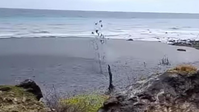 Heboh Semburan Lumpur di Pantai Liman, Warga Diminta Tak Mendekat