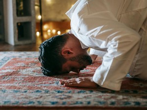 Niat dan Tata Cara Sholat Tasbih Malam Nisfu Syaban