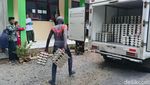 Spiderman Bagikan MBG dan Hibur Anak-anak di Lumajang