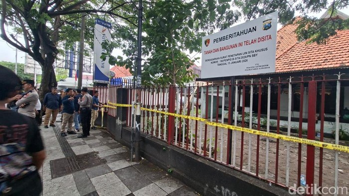 Kantor Ormas Madas di Jalan Darmo Akhirnya Disegel Polisi