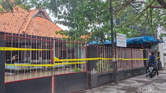 Kantor Ormas di Surabaya Disegel Polisi Terkait Dugaan Mafia Tanah