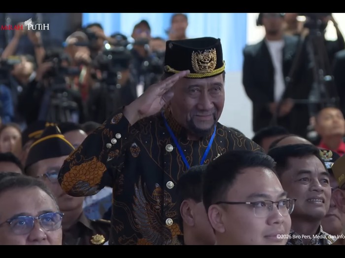 Sultan Kutai Kartanegara Ing Martadipura, Yang Mulia Adji Muhammad Arifin dalam peresmian kilang Balikpapan, Kaltim. (dok YouTube Setpres)