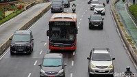 Kepastian tersebut dinilai meringankan beban mobilitas harian warga, khususnya pekerja dan pelajar yang mengandalkan Transjakarta sebagai sarana transportasi utama.