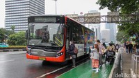 Selain tarif yang terjangkau, jaringan rute yang menjangkau berbagai wilayah serta waktu tempuh yang relatif pasti menjadi alasan masyarakat terus mengandalkan layanan ini.