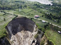 Lubang Raksasa di Aceh Kian Meluas, Kini Ancam Permukiman Warga