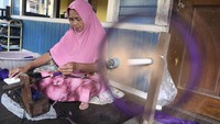 Benang sutra itu untuk memproduksi sarung tenun kategori premium, guna melestarikan sarung tenun Samarinda sebagai salah satu khazanah budaya di Kalimantan Timur.