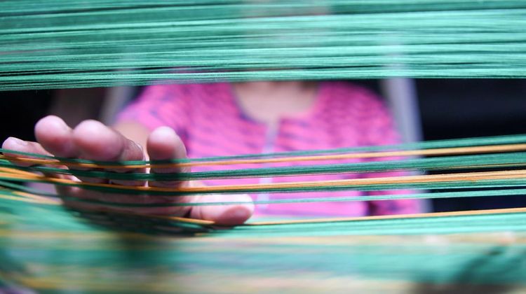 Di Balik Sarung Tenun Samarinda yang Terkenal ke Mana-mana