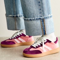 Rekomendasi 5 Sneakers dengan Perpaduan Warna yang Tren di 2026