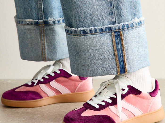 tren perpaduan warna sneakers