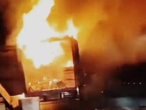 Truk Ekspedisi Terbakar di Tol Indralaya-Palembang, Paket Hangus Dilalap Api