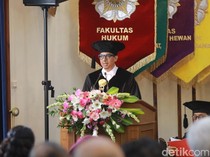 Zainal Arifin Mochtar Dikukuhkan Jadi Guru Besar FH UGM