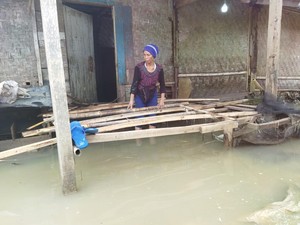 Cerita Pilu Korban Banjir di Pandeglang: Rumah Rusak, Uang Jualan Hanyut