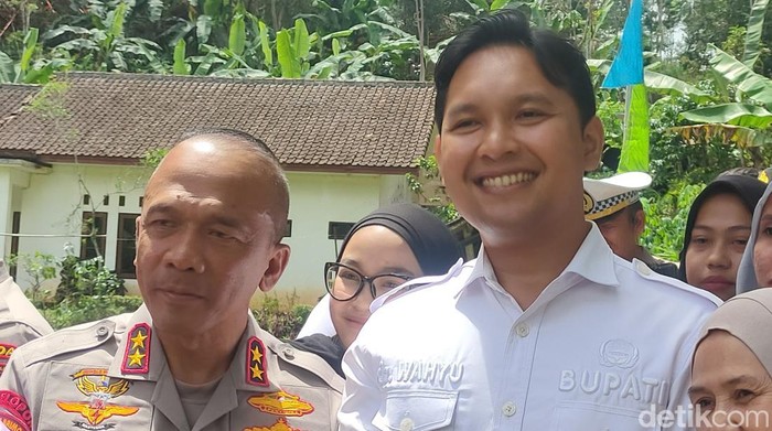 Bupati Cianjur Muhammad Wahyu