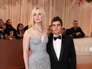 Perbedaan Tinggi Badan Elle Fanning dan Kekasih di Golden Globes Jadi Sorotan