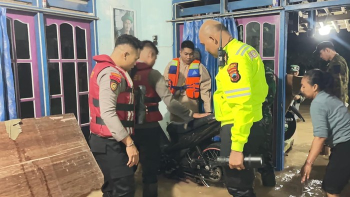 Polres Kendal Bersiaga Banjir di Brangsong Usai Sungai Waridin Meluap