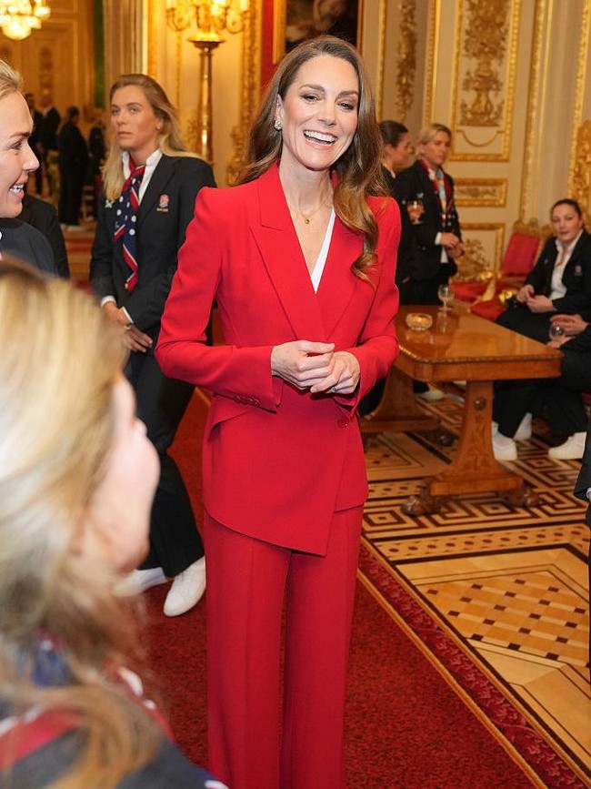 Foto: Gaya Perdana Kate Middleton Tugas di 2026, Setelan Merah Sarat Makna