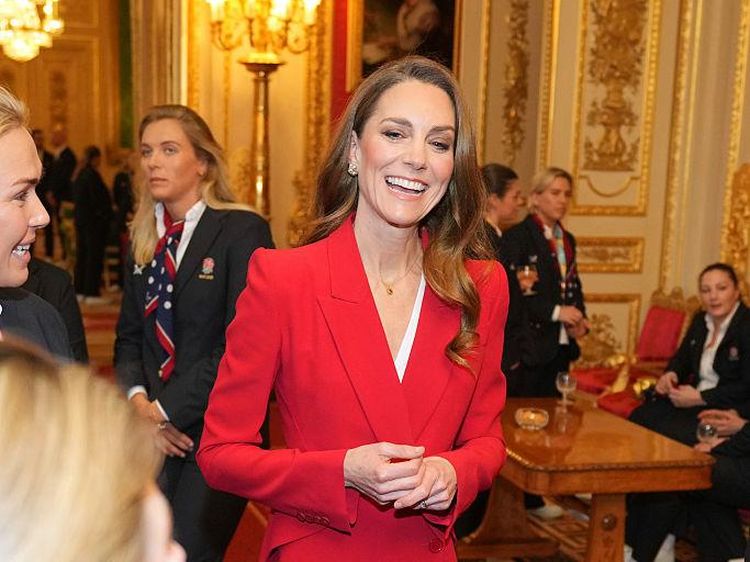 Foto: Gaya Perdana Kate Middleton Tugas di 2026, Setelan Merah Sarat Makna