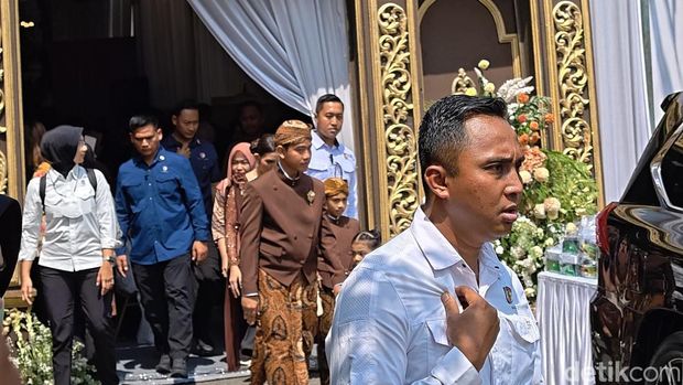 Gibran hadiri pernikahan sepupu di Sumber, Banjarsari, Solo, Jumat (16/1/2026). Gibran hadiri pernikahan sepupu di Sumber, Banjarsari, Solo, Jumat (16/1/2026).
