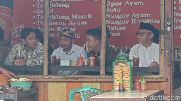 Kala Wapres Gibran Jumatan hingga Nyate Bareng Dua PB XIV