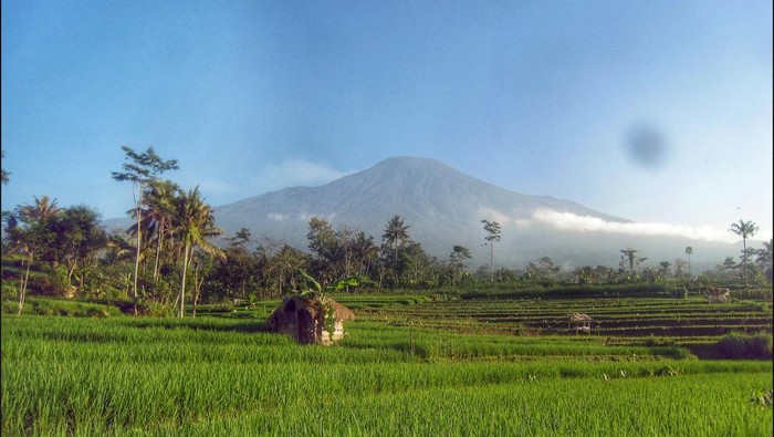 Seluruh Jalur pendakian Gunung Slamet Ditutup Sementara Imbas Cuaca Ekstrem